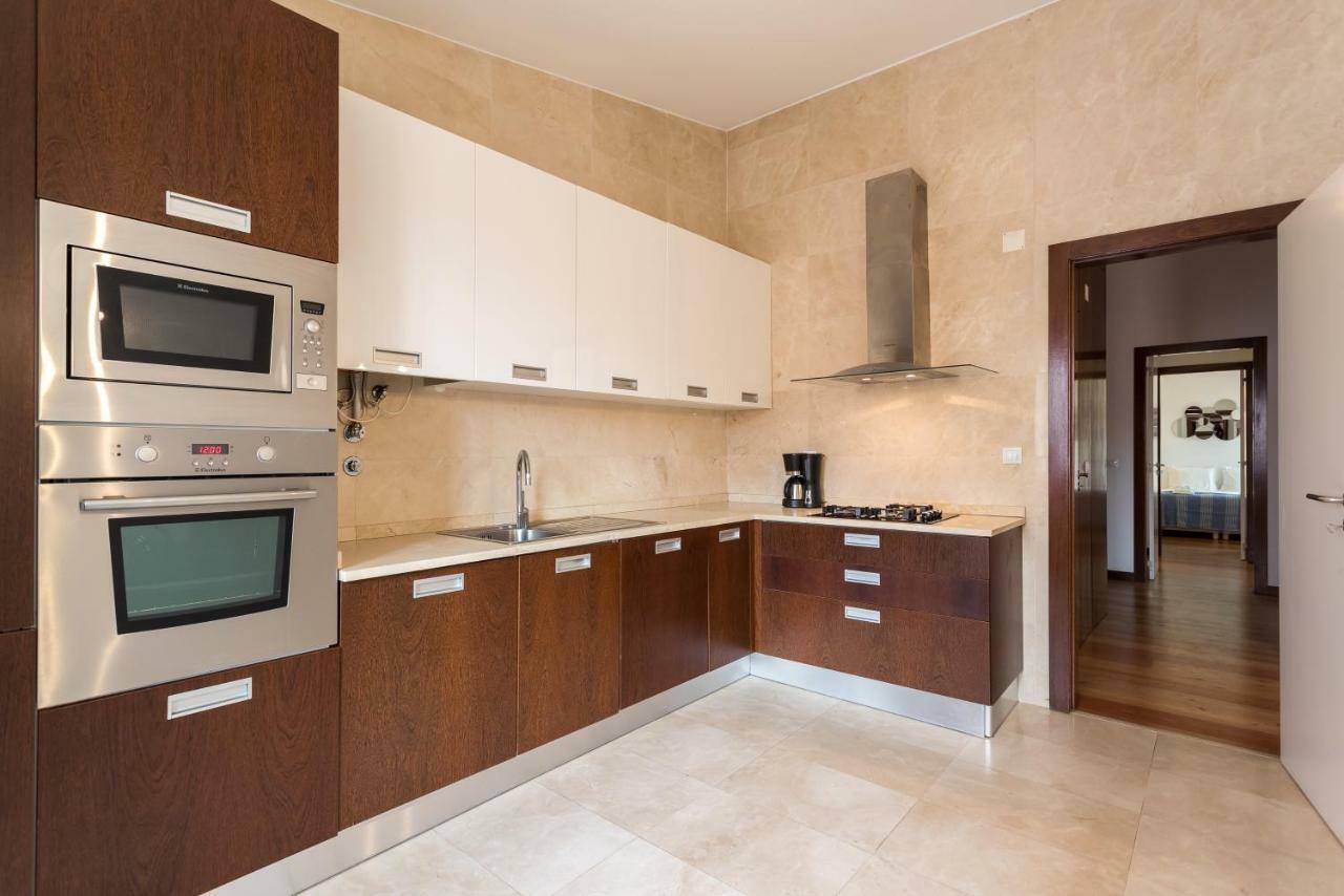 Alfama Modern Two-Bedroom Apartment W/ River View And Parking - By Lu Holidays Lisbon Bagian luar foto