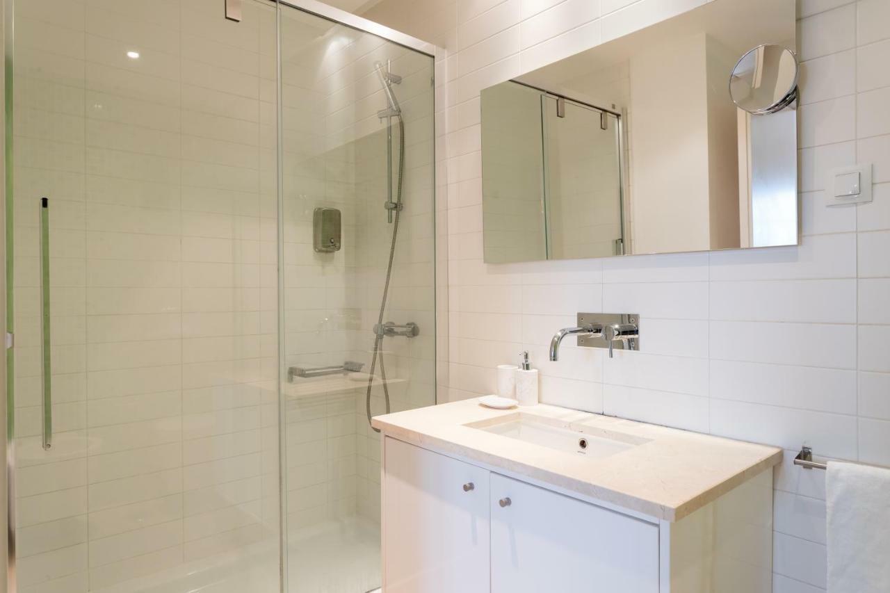 Alfama Modern Two-Bedroom Apartment W/ River View And Parking - By Lu Holidays Lisbon Bagian luar foto