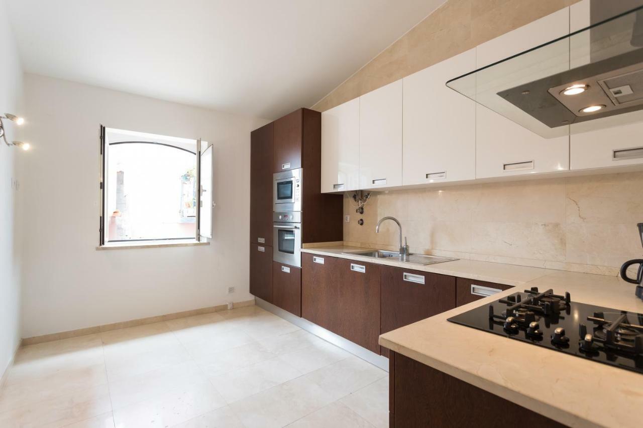 Alfama Modern Two-Bedroom Apartment W/ River View And Parking - By Lu Holidays Lisbon Bagian luar foto