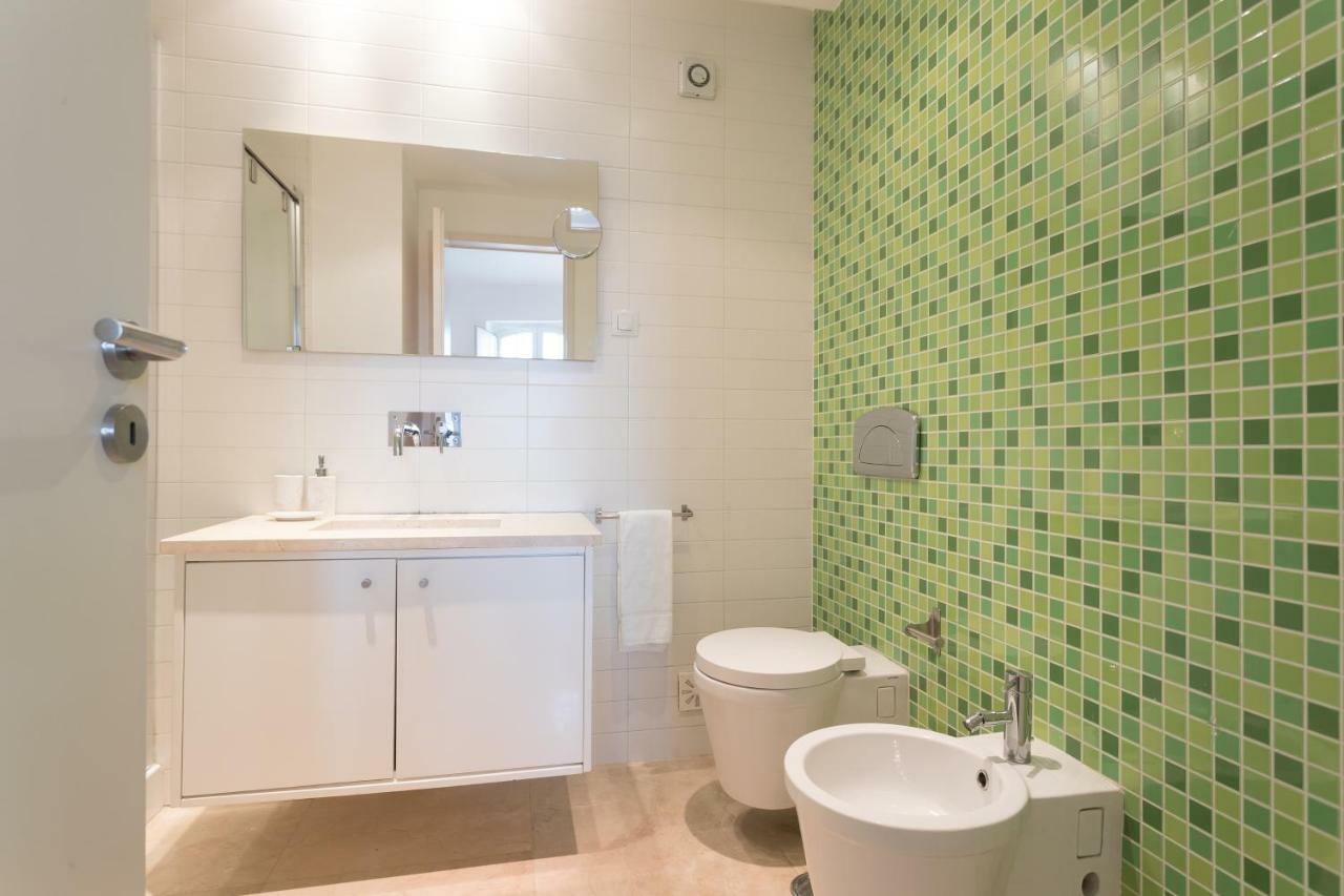 Alfama Modern Two-Bedroom Apartment W/ River View And Parking - By Lu Holidays Lisbon Bagian luar foto