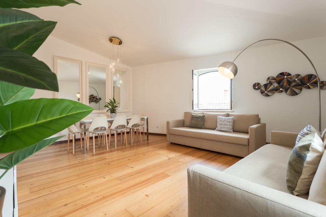 Alfama Modern Two-Bedroom Apartment W/ River View And Parking - By Lu Holidays Lisbon Bagian luar foto